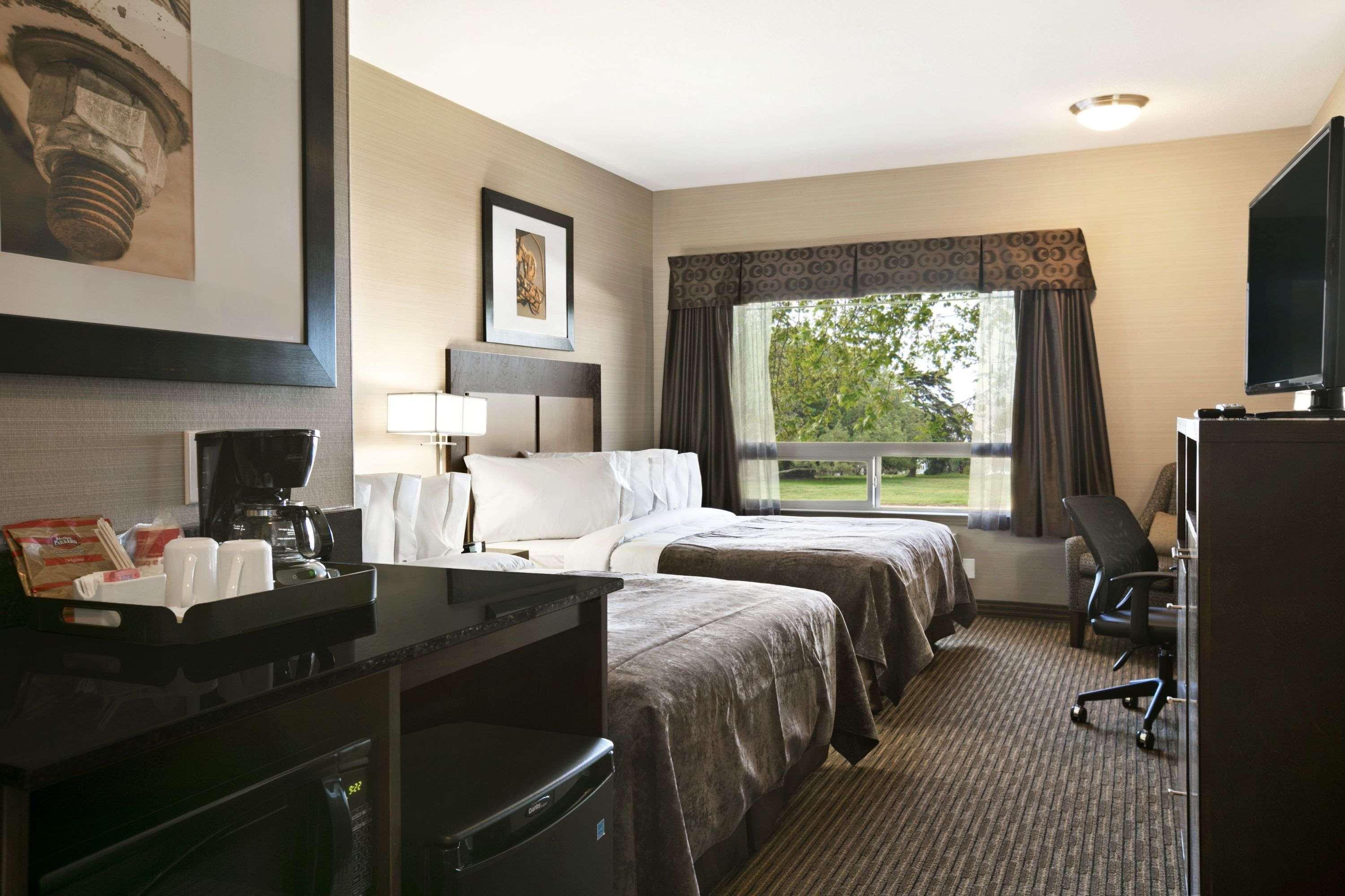 Ramada By Wyndham Conklin Hotel Екстериор снимка