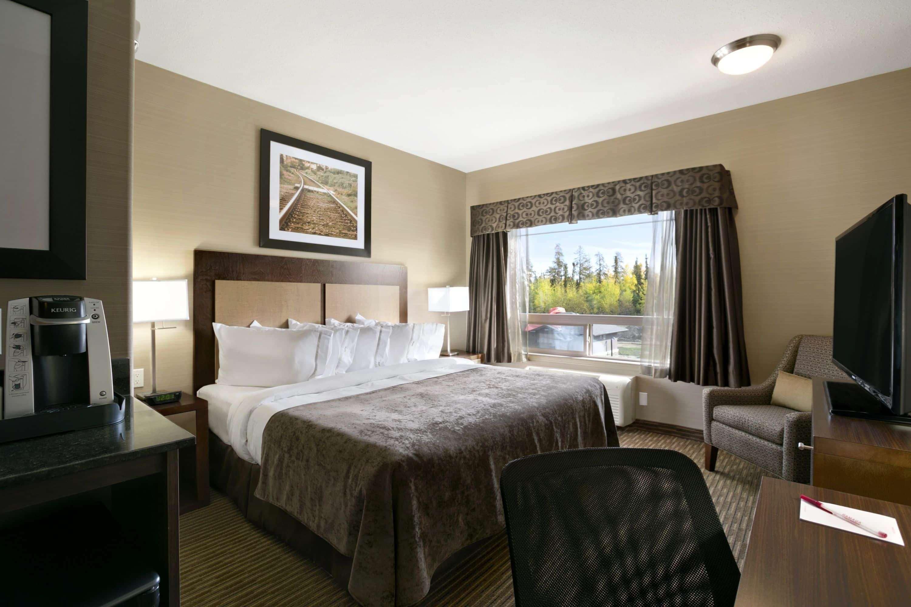 Ramada By Wyndham Conklin Hotel Екстериор снимка