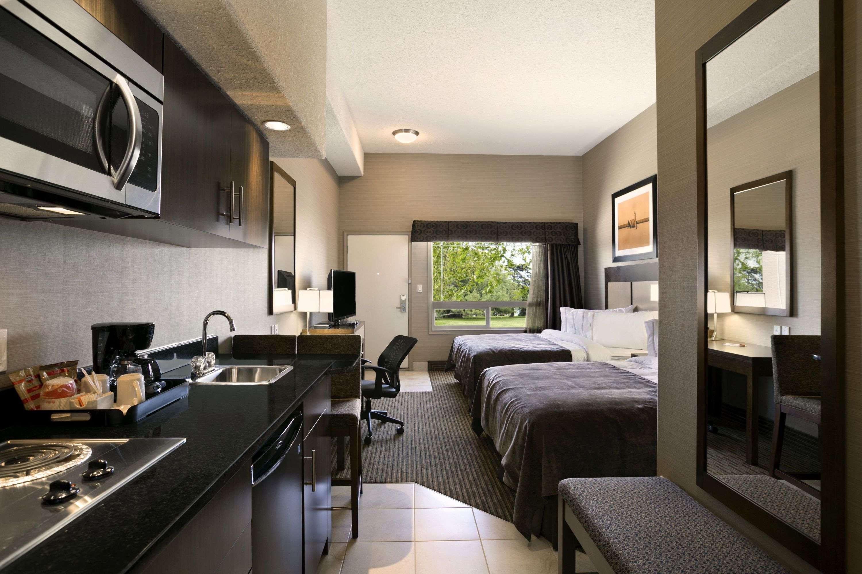 Ramada By Wyndham Conklin Hotel Екстериор снимка