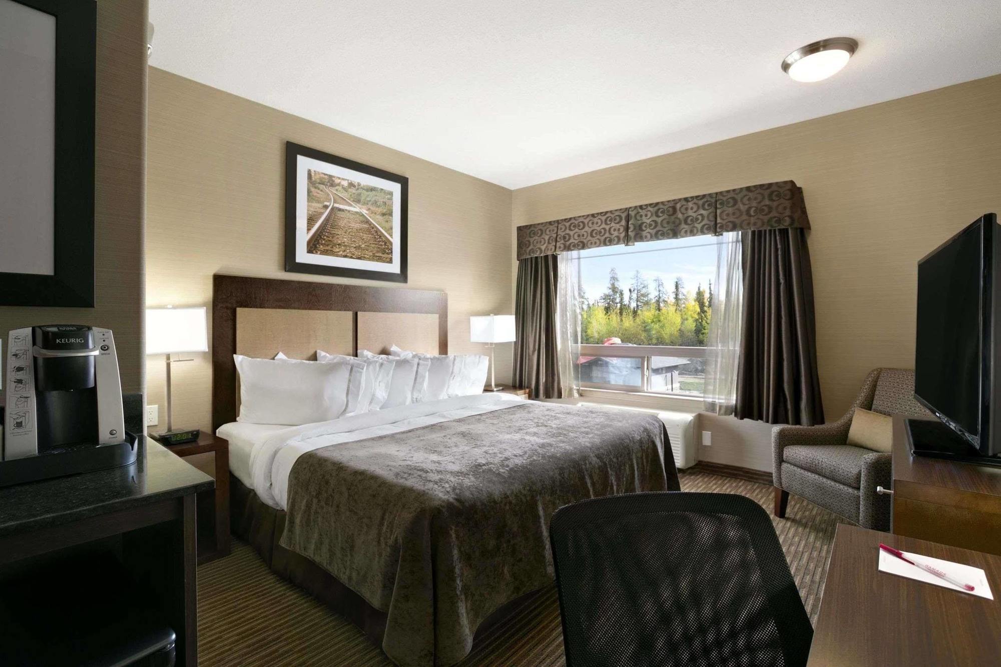 Ramada By Wyndham Conklin Hotel Екстериор снимка